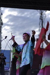 Ravil Bisarov sings a Dungan song before the crowd